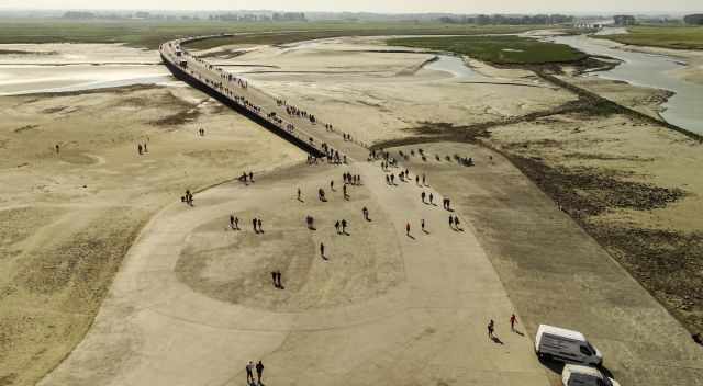 Lots of tourists on the Boardwalk to Mont Saint Michel.