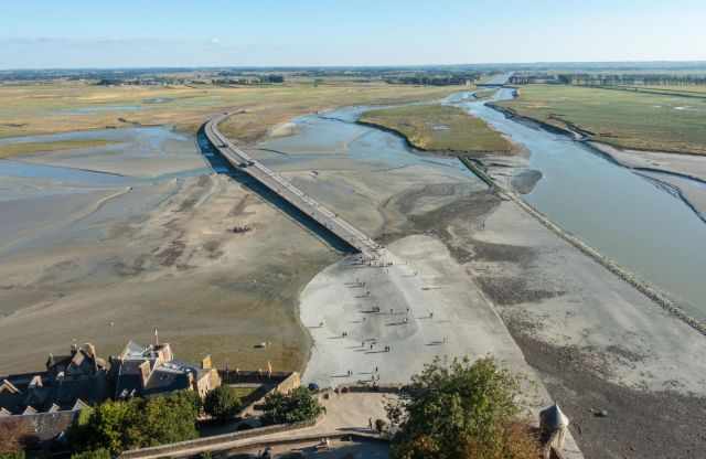 Lots of tourists on the causeway-bridge to Mont Saint Michel.