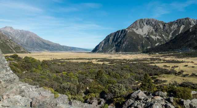 The view to the huge Tasman River bed