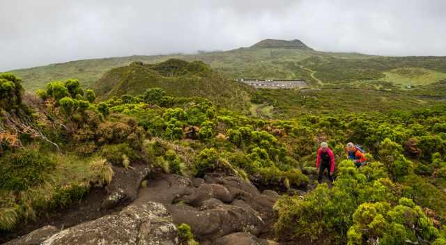 Volcanic crater and hikers on the Pico treck