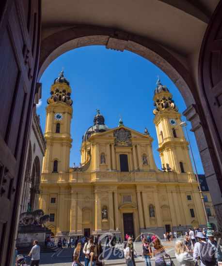 People passing by Theatine Church 