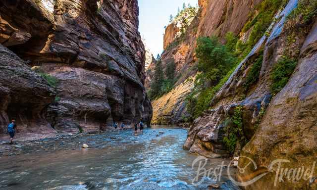 Hikers with short trousers and hiking pools in the Narrows