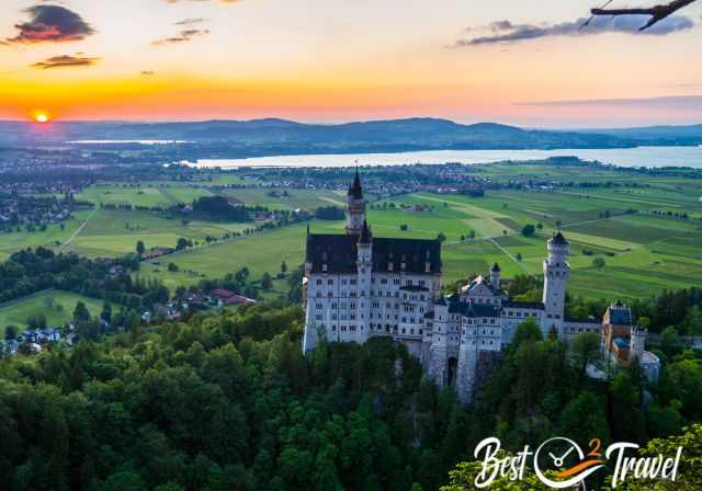 Sunset, the last piece of the sun in the back of Neuschwanstein