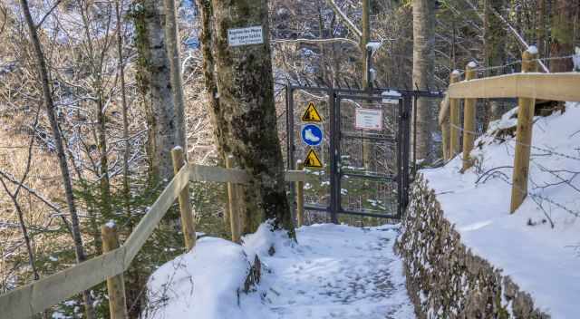 Poellat Gorge in winter - gate is closed