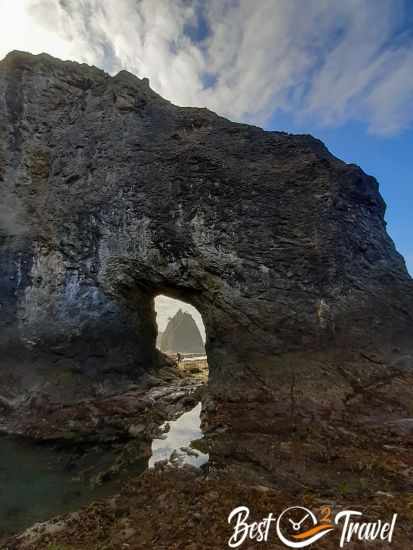 The vies to Hole in the wall to sea stacks at Rialto Beach