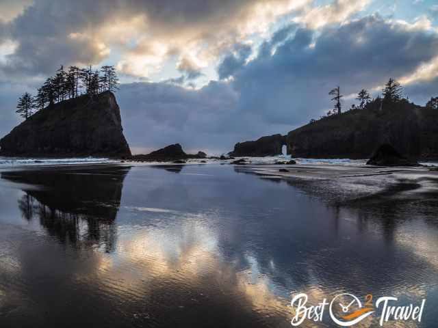 The evening scene and atmosphere at Second Beach.