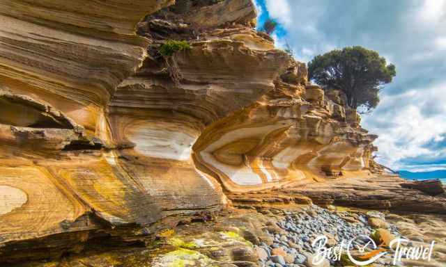 The Painted Cliffs sharp at low tide easy accessible