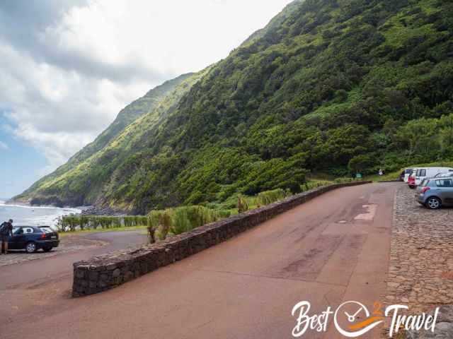 A small car park at Faja dos Cubres directly at the sea.