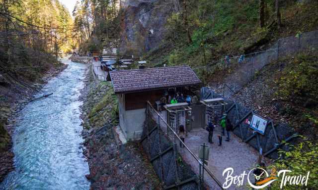 The new gates to get access to the Partnachklamm.