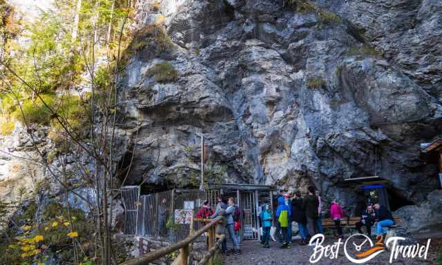 Lots of visitors at the exit gate of the Partnachklamm.