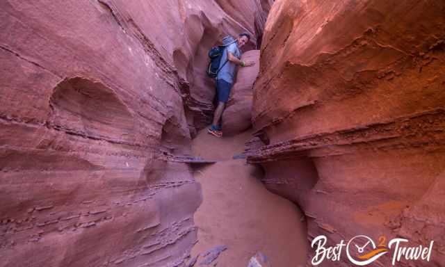 A narrow section in Spooky where a hiker is squeezing through