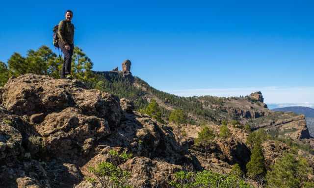 A man wearing winter clothes on top of Pico de la Nieves