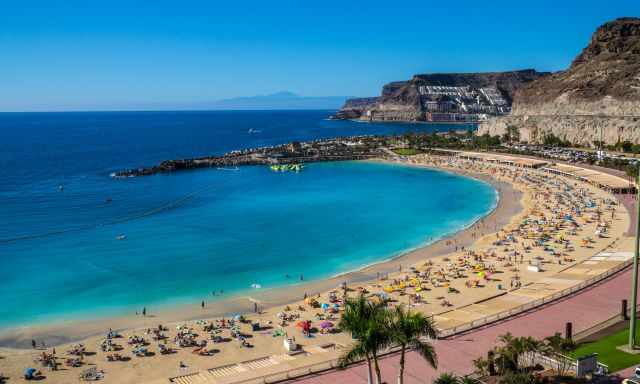 Playa Amadores in GC with emerald blue sea water and white beach