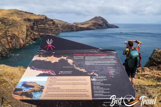 An info board and a profi photographer at Sao Lourenco.