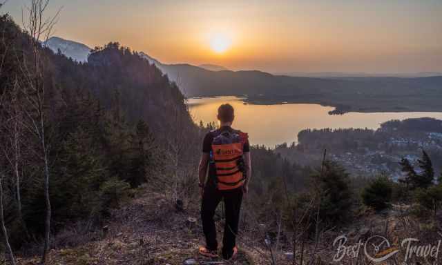 The portable barbecue stuck at the backpack during a hike