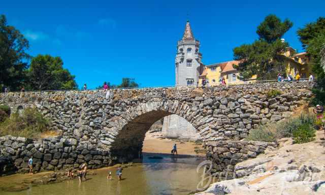 The beach and the Museo Condes de Castro Guimaraes