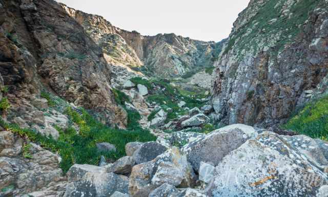 The rocky and steep trail down to Ursa