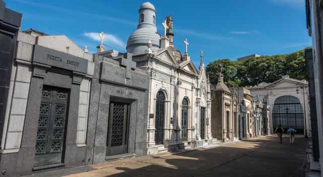 Recoleta walking path along huge mausoleums