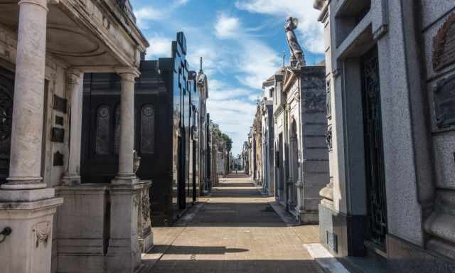 One of the long paths between so many tombs.