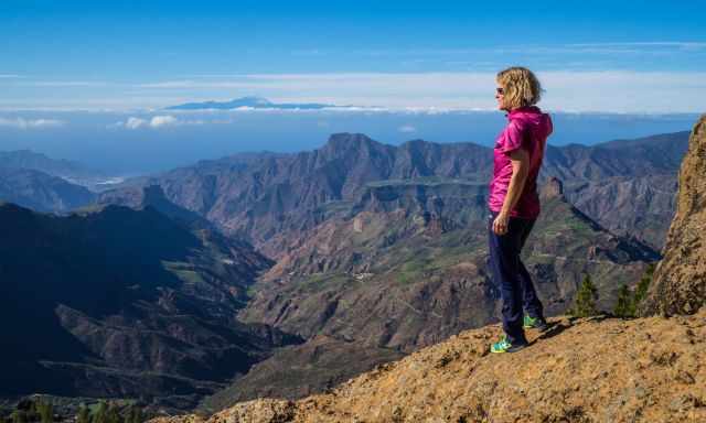 Roque Nublo view to snow covered Teide in winter