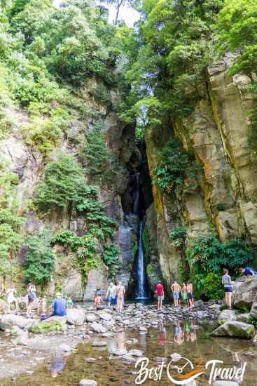 Young visitors in the pool and in front of the waterfall.