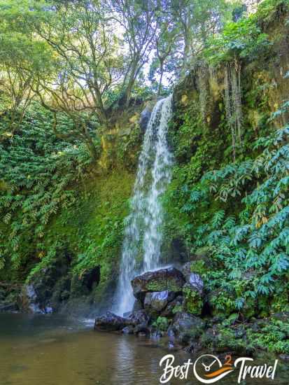 Cascata do Teofilo and the shallow pool.