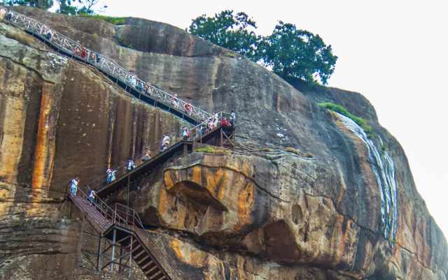 Lions Rock staircase full of people
