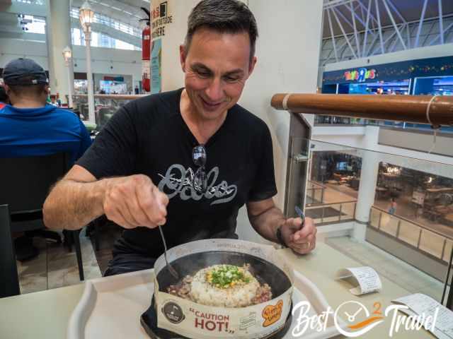 A man having lunch in the mall