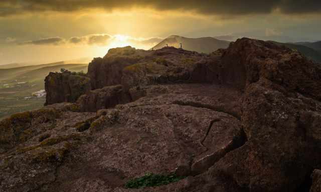 An archeological site on the reddish brown Montana Bermeja