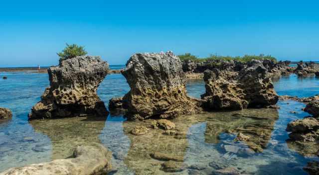 Blue Hole one with dry coral rocks at the beginning