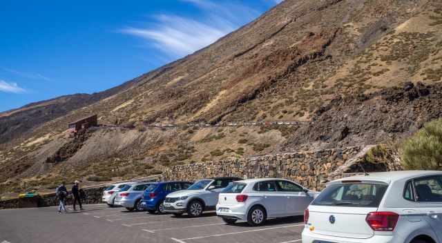 The two car parks and the cable car at Teide