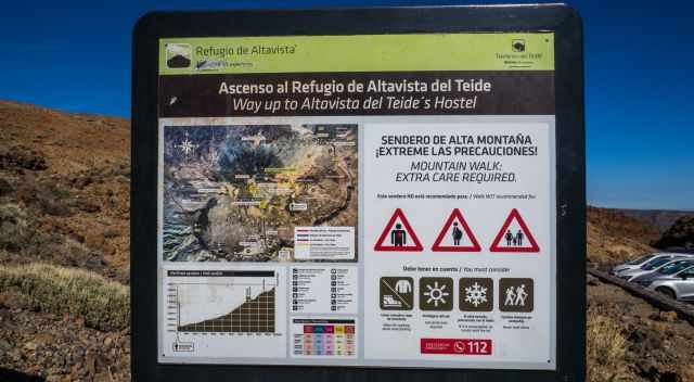 Hiking Information Board Montana Blanca 