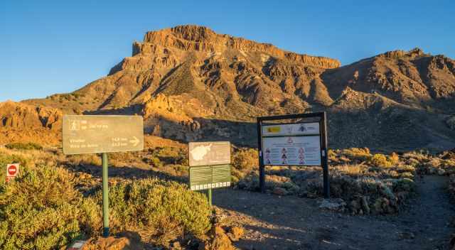 Montana Guajara in the back and hiking signs