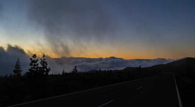 Sunset on TF28 above the clouds and new ones rolling in