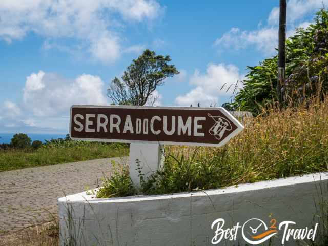 Old road sign to Serra do Cume.