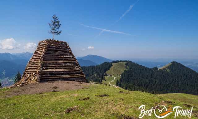 A vast log of wood on the third Hörnle peak