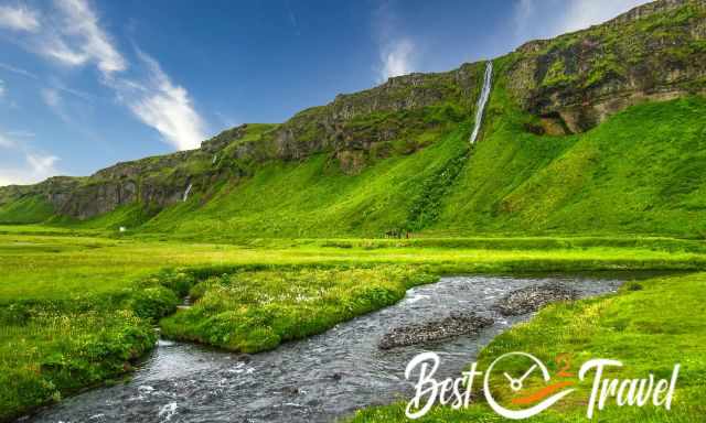 The trail which leads to Gljúfrabúi waterfall