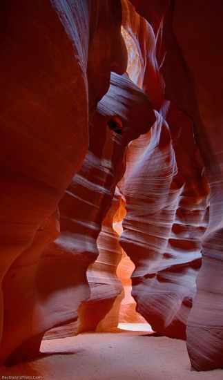 Upper Antelope inside the canyon - the path on sand