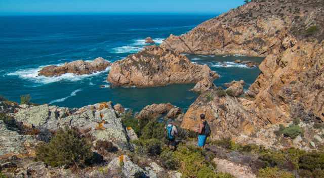 Hiking with friends along the coast down to Ursa