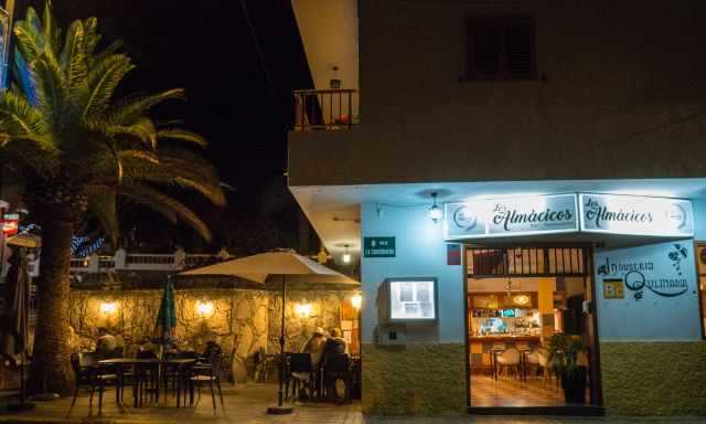 Restaurant Industria Qulinaria in Veneguera in the evening