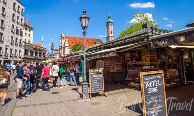 Stalls and tourists at the Victuals Market