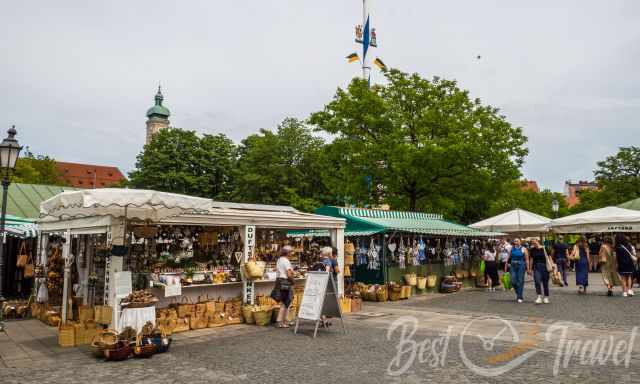 Souveniers like baskets at Victuals Market