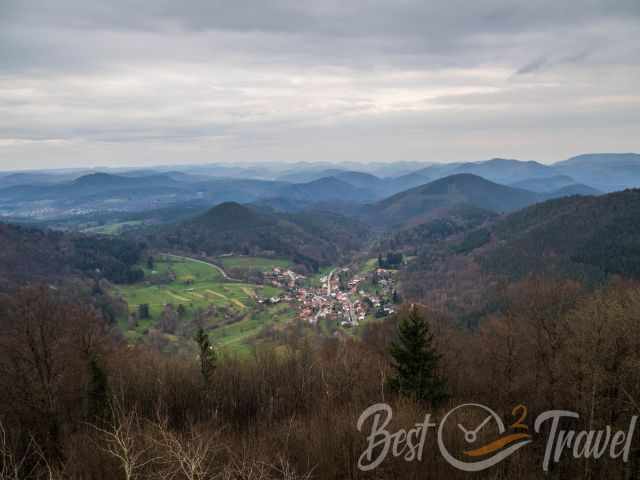 The village Nothweiler where the trail starts