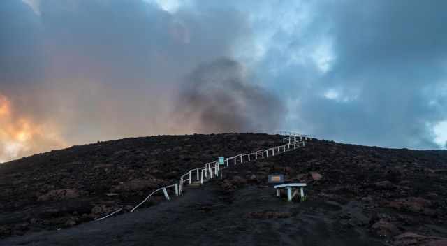 Mount Yasur path to the crater rim
