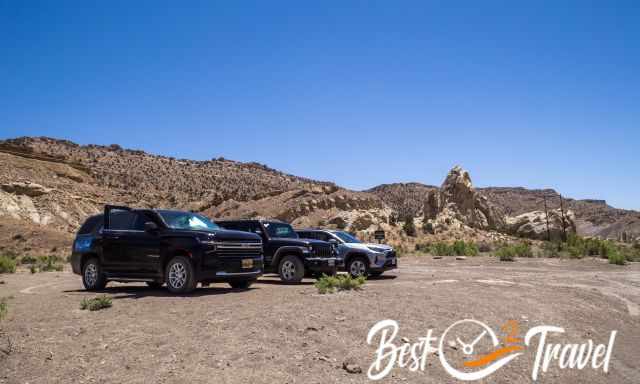 The huge parking for Hackberry Canyon Trail