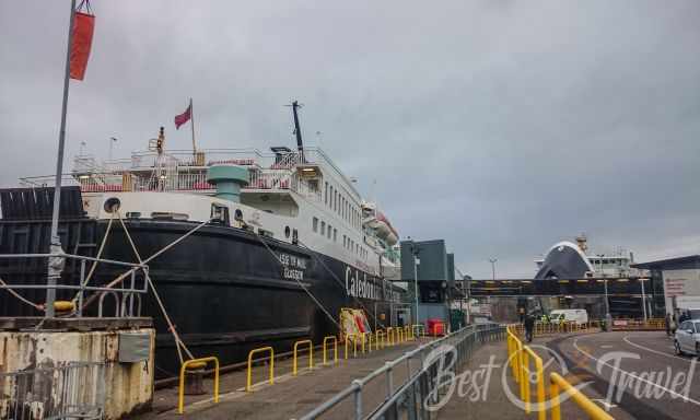 Ferry in the harbour in Oban